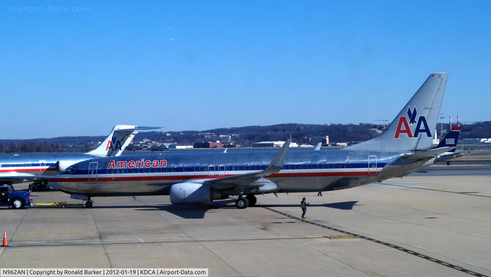 N962AN, 2001 Boeing 737-823 C/N 30858, DCA, VA