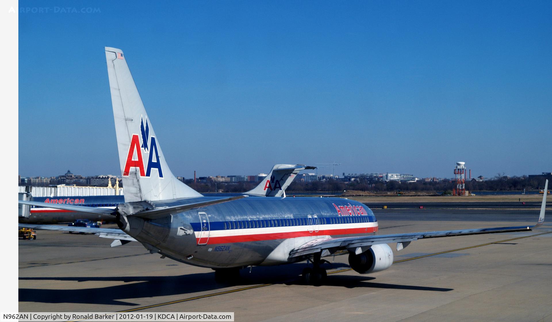 N962AN, 2001 Boeing 737-823 C/N 30858, DCA, VA