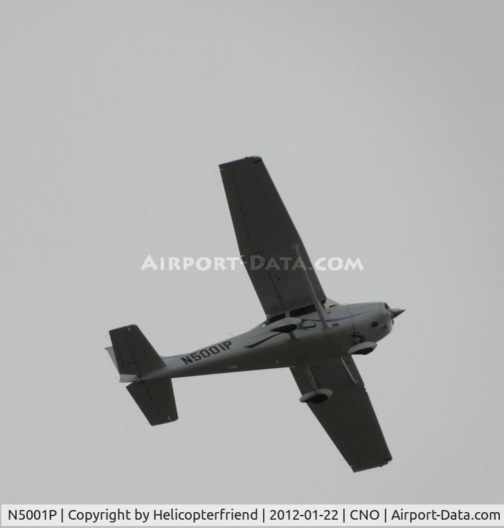 N5001P, Cessna 172S C/N 172S10864, Flying over runway 26R