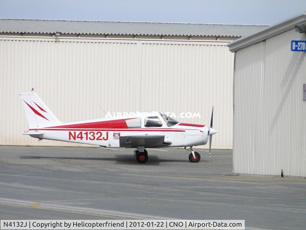 N4132J, 2001 Piper PA-28-140 C/N 28-22454, Taxiing between the hangers, with 2 other ships heading towards runway 26