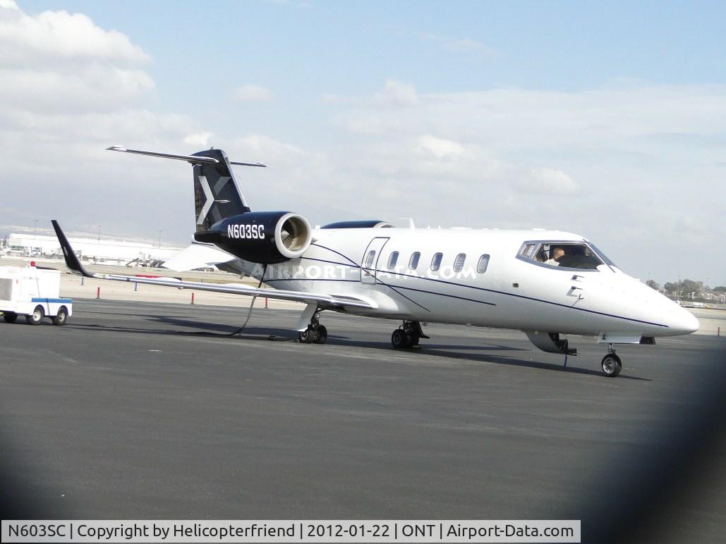 N603SC, 1996 Learjet 60 C/N 096, Waiting for passengers to arrive