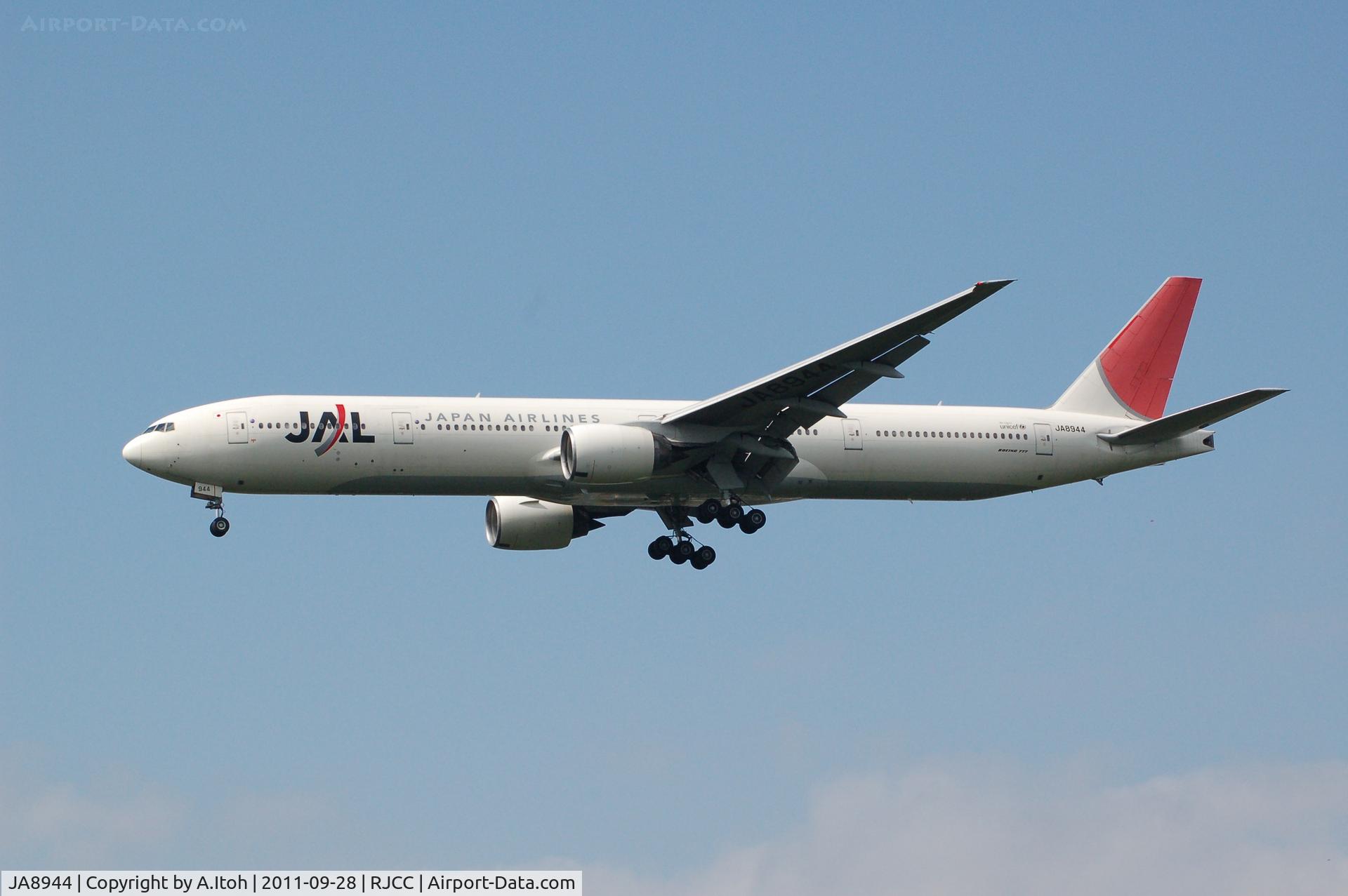 JA8944, 1999 Boeing 777-346 C/N 28396, JAL Boeing 777-346 RJCC Approach RWY19L