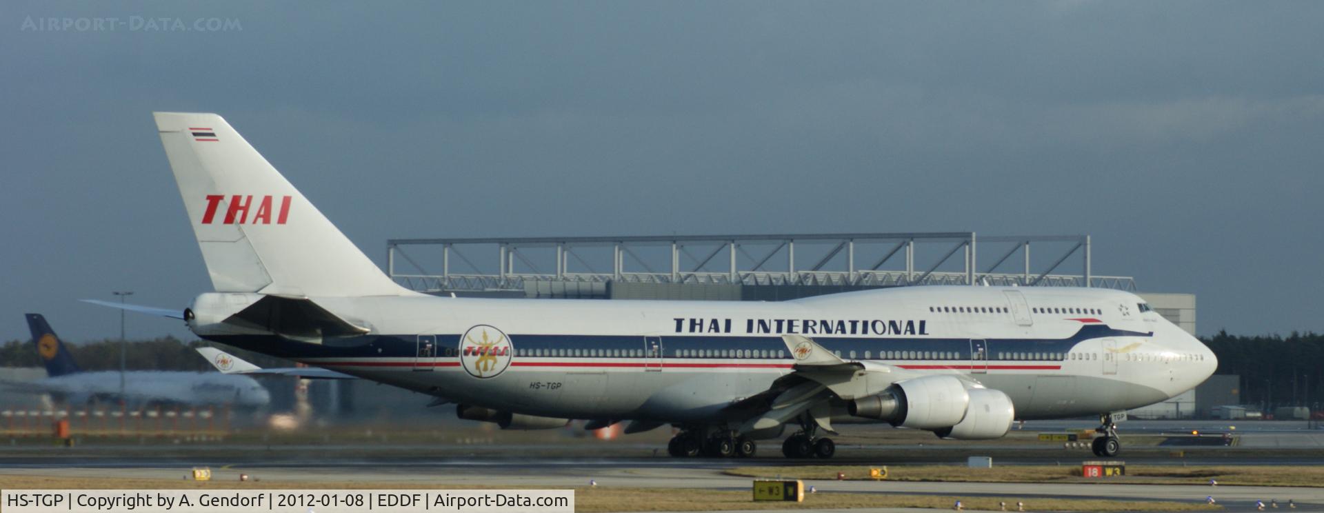 HS-TGP, 1994 Boeing 747-4D7 C/N 26610, Thai Airways (Retro cs.) is running down runway 18 at Frankfurt Int´l (EDDF)