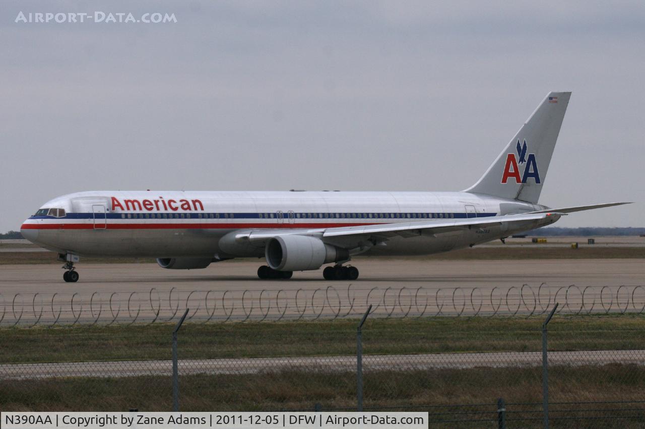 N390AA, 1995 Boeing 767-323 C/N 27450, American Airlines at DFW airport