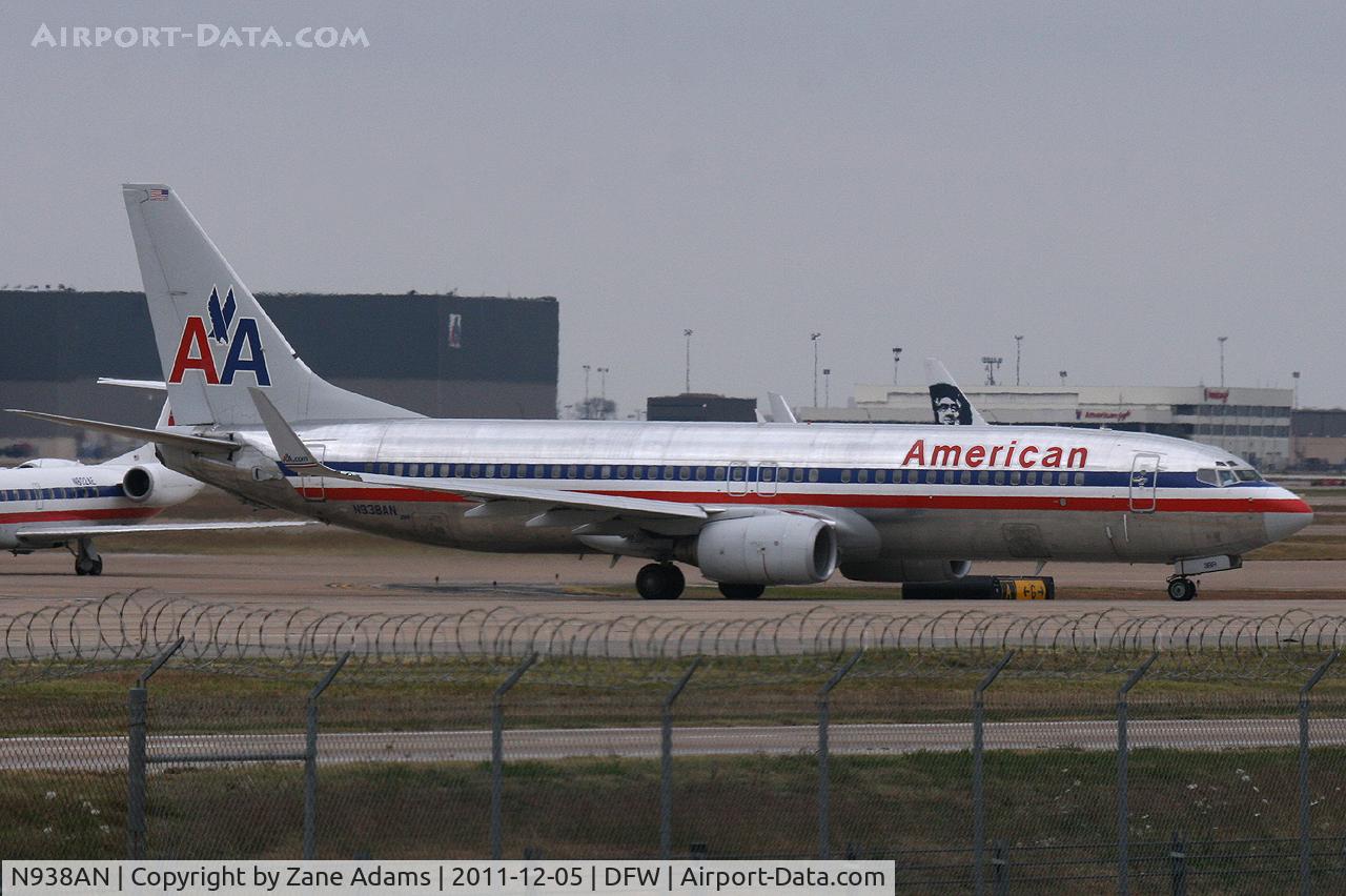 N938AN, 2000 Boeing 737-823 C/N 29533, American Airlines at DFW airport