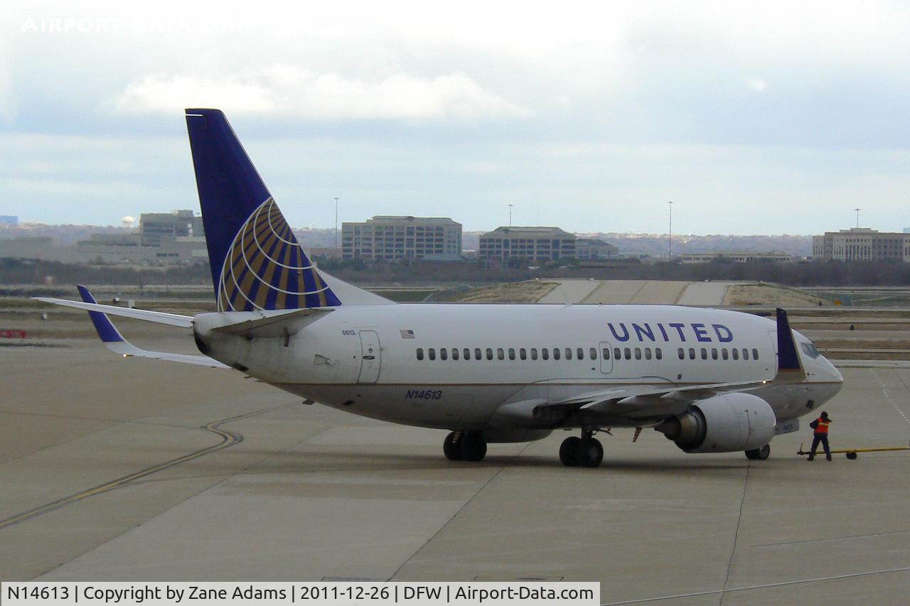 N14613, 1994 Boeing 737-524 C/N 27326, United Airlines at DFW airport