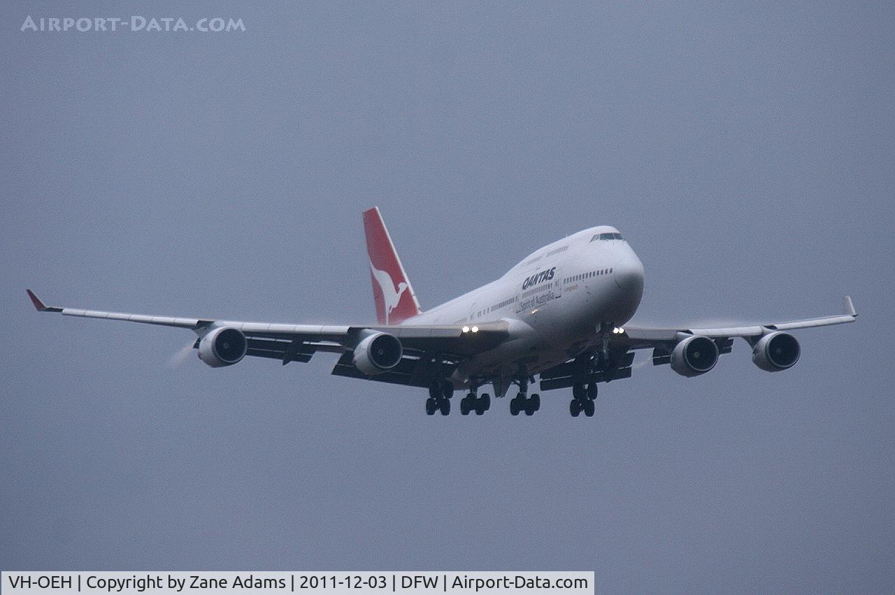 VH-OEH, 2003 Boeing 747-438/ER C/N 32912, Qantas 747 landing in the rain at DFW airport