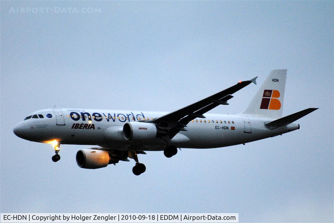 EC-HDN, 1999 Airbus A320-214 C/N 1087, Final appproach in last daylight....