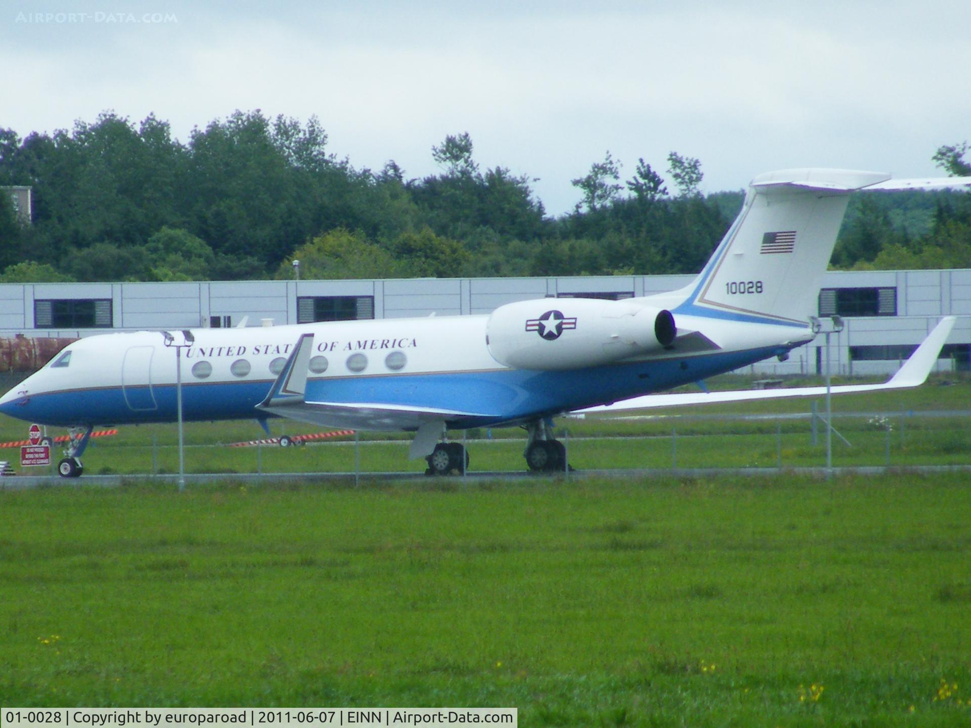01-0028, 2001 Gulfstream Aerospace VC-37A (Gulfstream V) C/N 620, on overnight