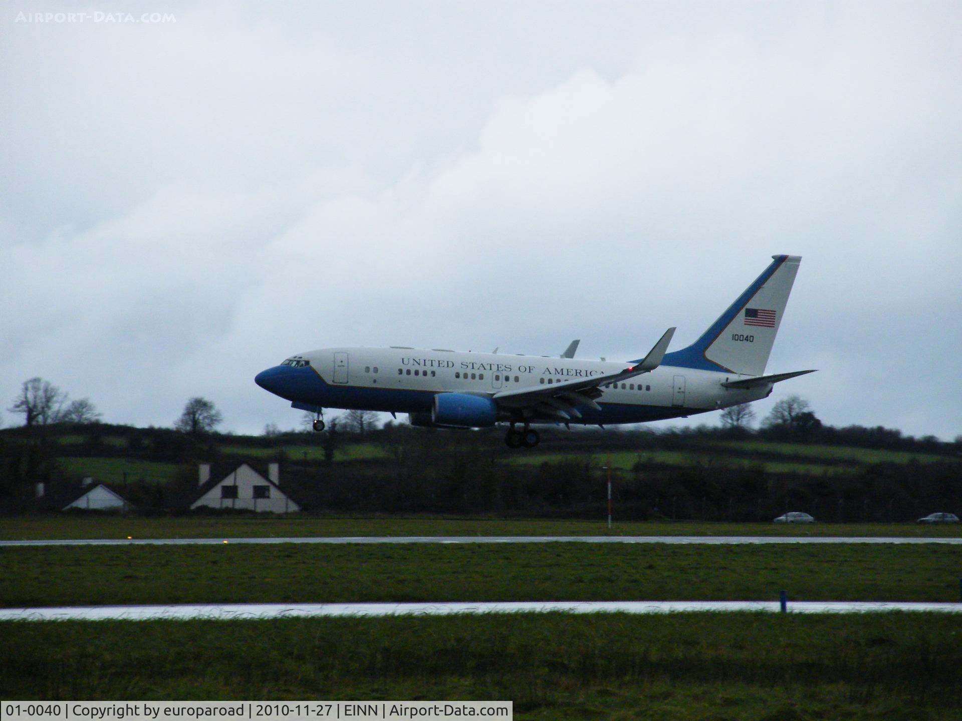 01-0040, 2000 Boeing C-40B (737-7DM BBJ) C/N 29971, arr einn