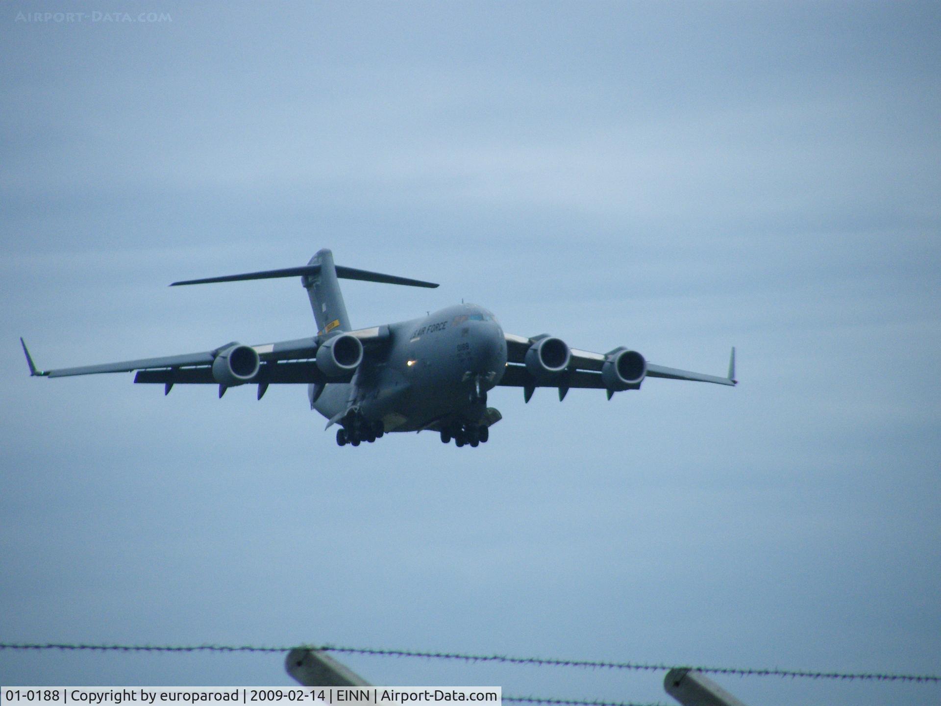 01-0188, 2001 Boeing C-17A Globemaster III C/N P-88, arriving