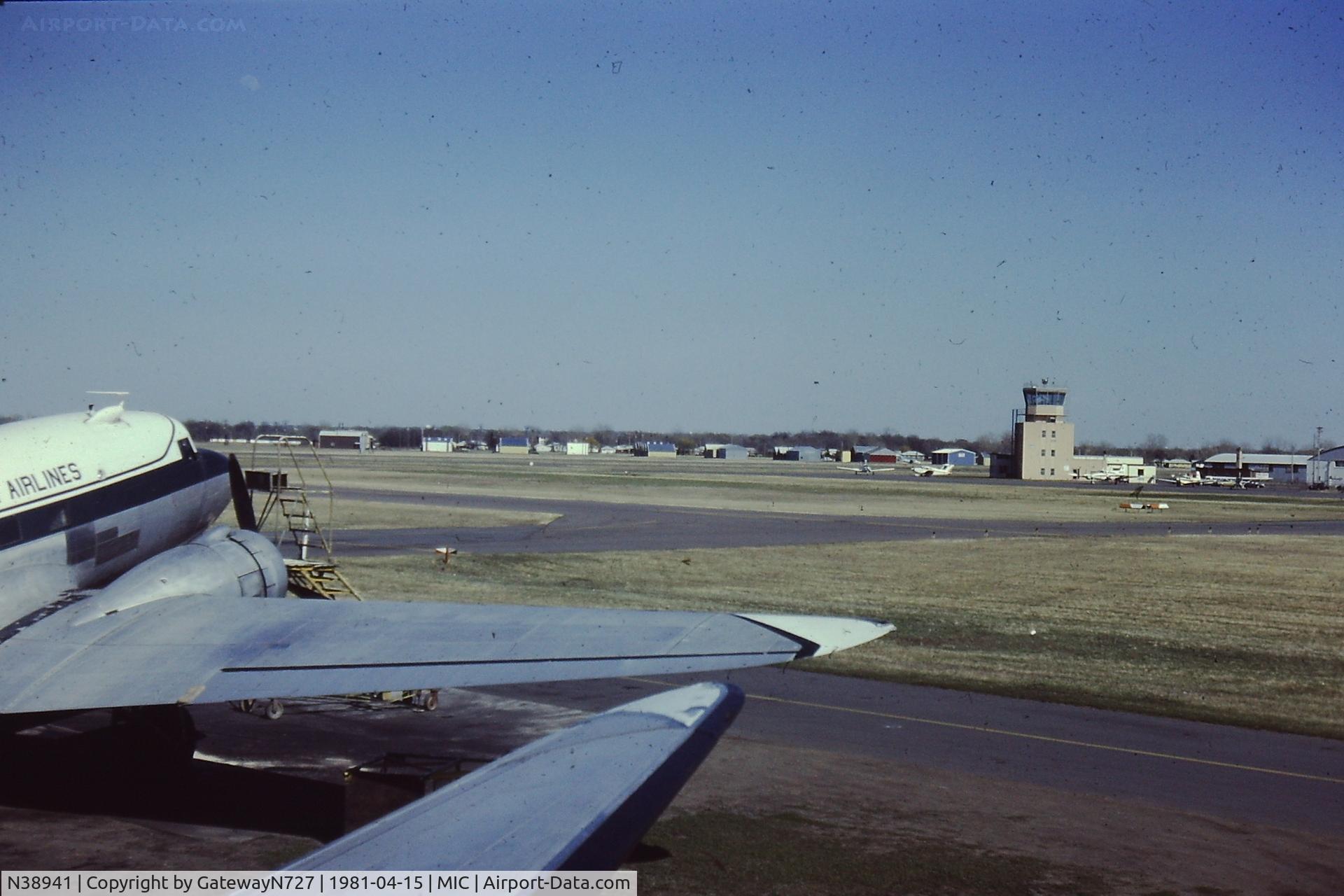 N38941, Douglas DC-3-G202A C/N 6332, Looking ESE from the cockpit at Crystal Airport.
