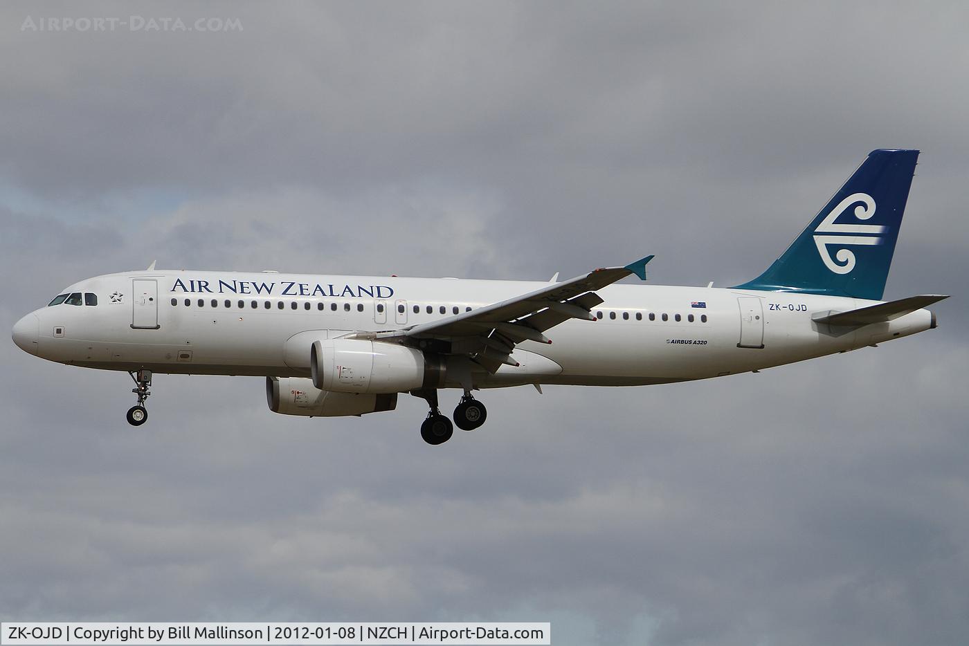 ZK-OJD, 2003 Airbus A320-232 C/N 2130, finals to 02