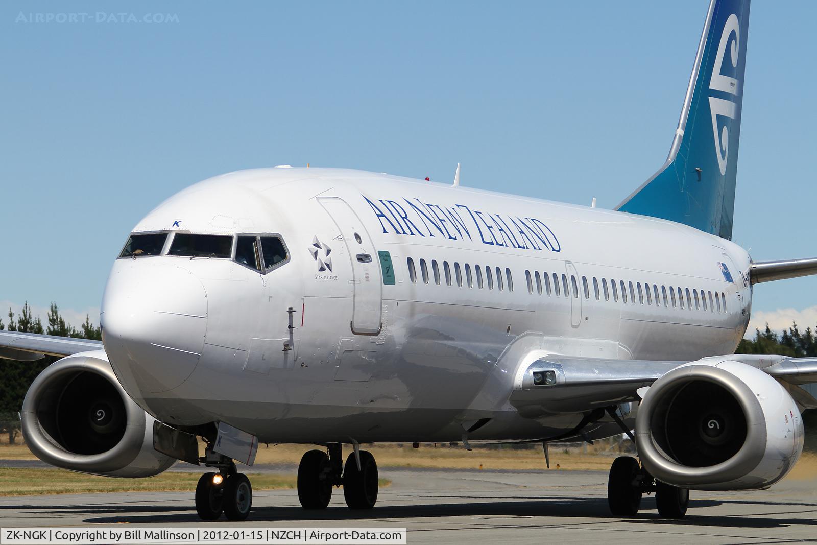 ZK-NGK, 1995 Boeing 737-3K2 C/N 26318, taxi from 29