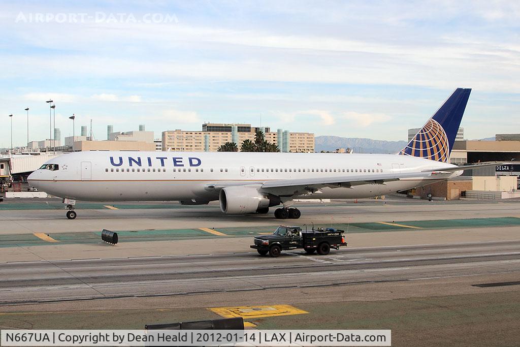 N667UA, 1998 Boeing 767-322 C/N 29239, United Airlines N667UA (FLT UAL397) taxiing to the North Complex en route to Kona Intl At Keahole (PHKO/KOA) - Hawaii. Shot from Delta Air Lines N701DN (FLT DAL16) as we taxied to RWY 25R for departure to Hartsfield-Jackson Atlanta Int'l (KATL).