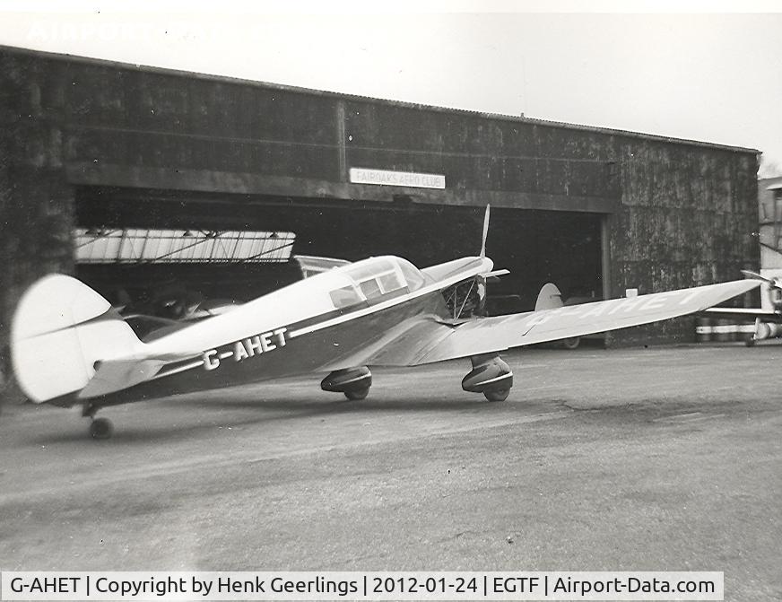 G-AHET, Percival P-10 Vega Gull C/N K.105, Flown by racing Motorist Mike Hawthorn .

Fairoakes Aerodrome 1958