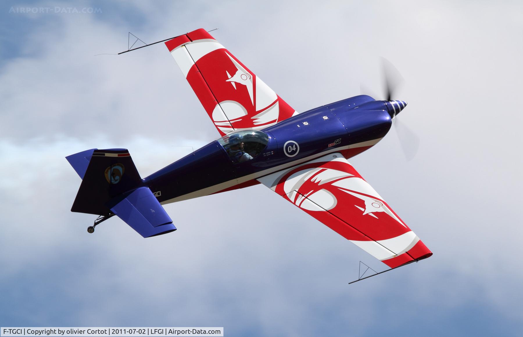 F-TGCI, Extra EA-330SC C/N 04, slow pass : easier to take a picture !