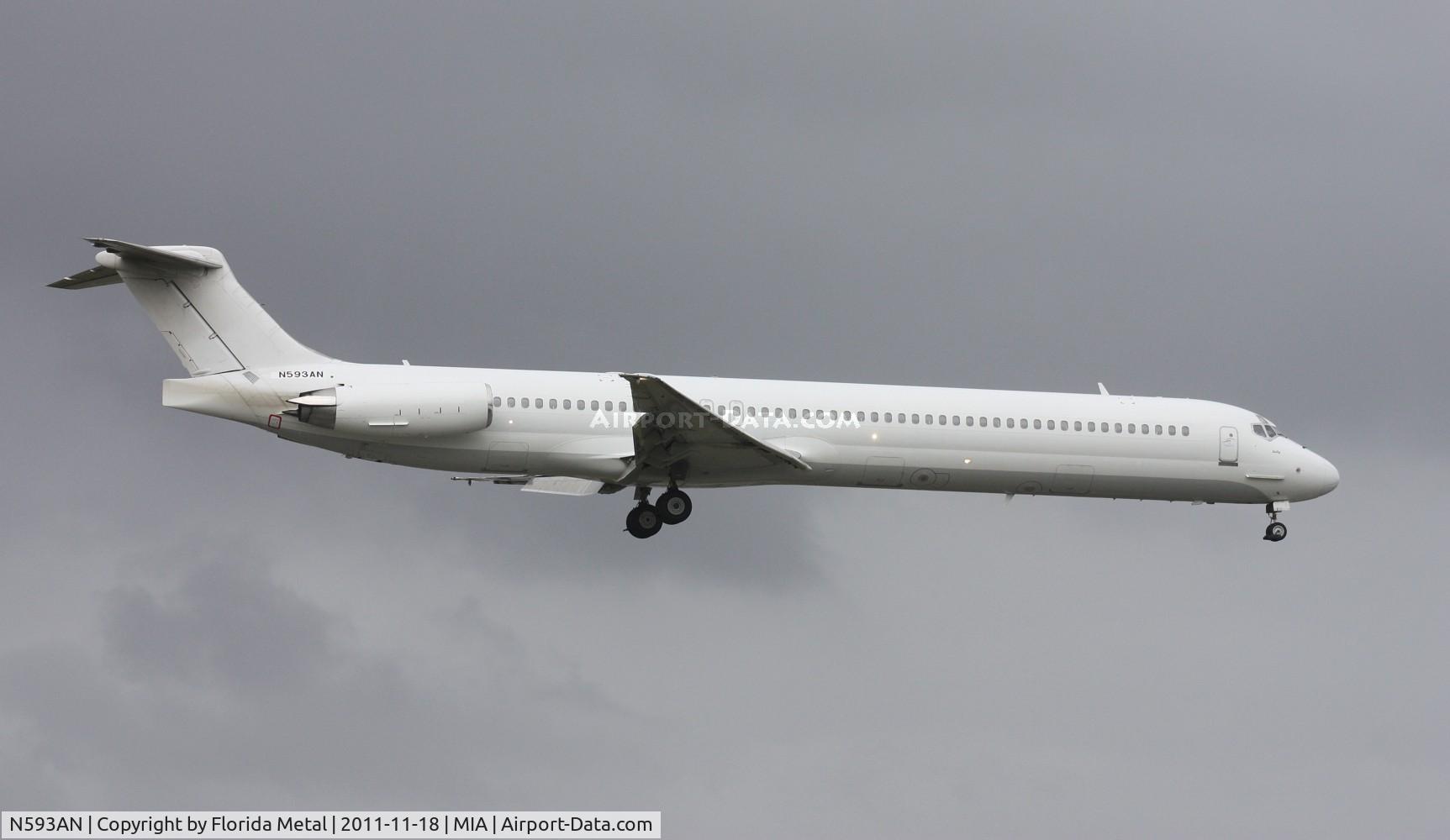 N593AN, 1993 McDonnell Douglas MD-83 (DC-9-83) C/N 53093, CSI Aviation Services