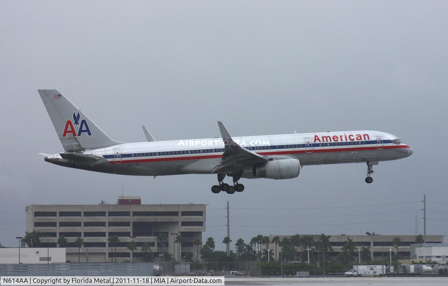 N614AA, 1989 Boeing 757-223 C/N 24490, American 757