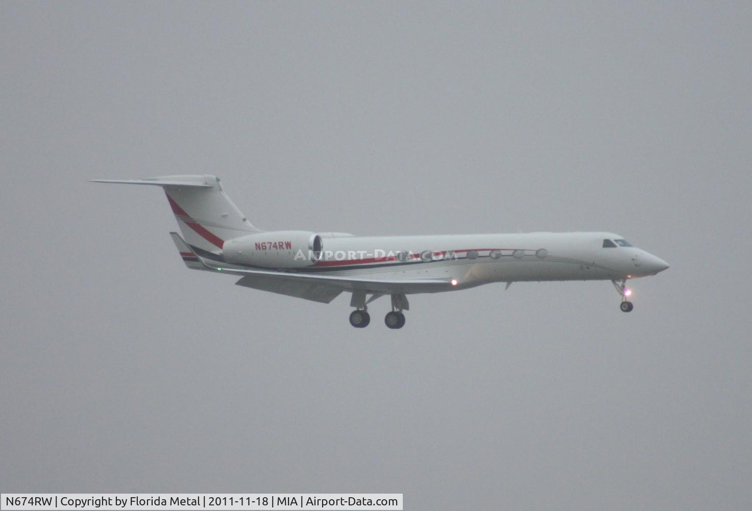 N674RW, 2009 Gulfstream Aerospace GV-SP (G550) C/N 5234, Coca Cola G550 landing in the rain, in town for NASCAR Homestead race