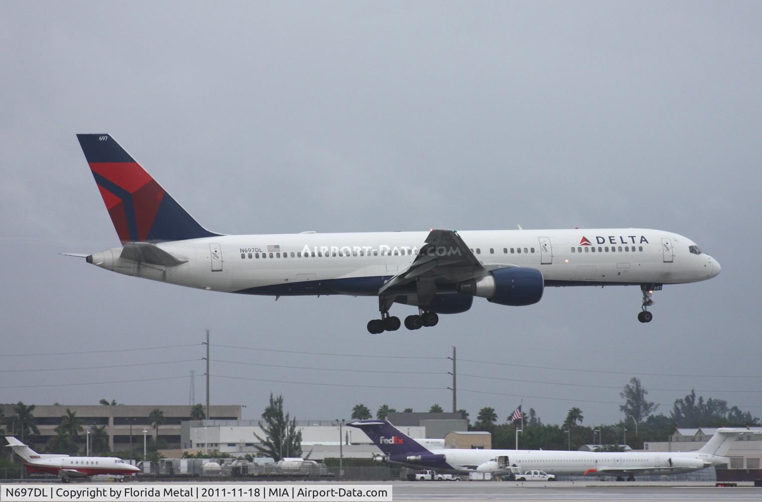 N697DL, 1999 Boeing 757-232 C/N 30318, Delta 757