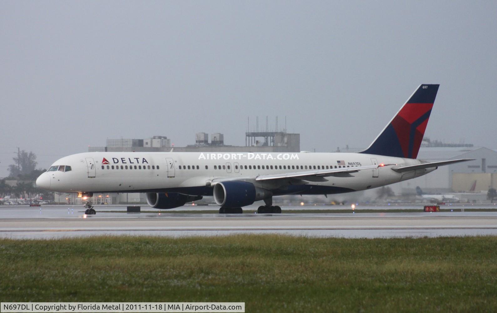N697DL, 1999 Boeing 757-232 C/N 30318, Delta 757