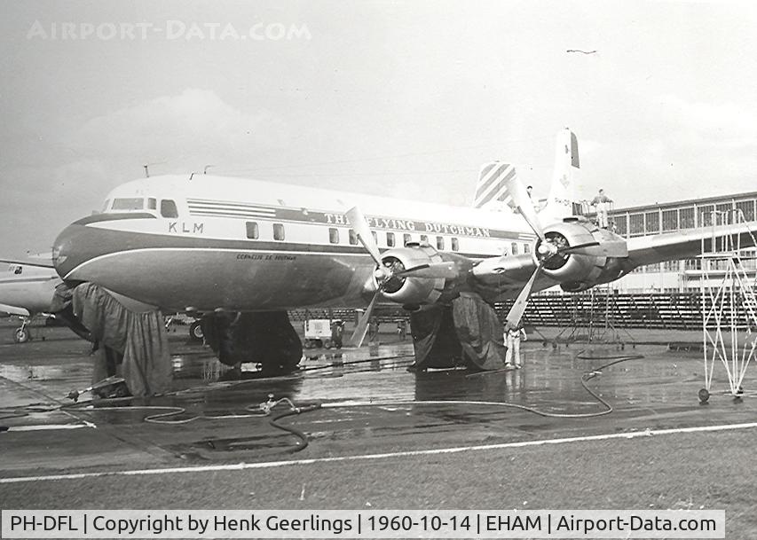 PH-DFL, 1952 Douglas DC-6B C/N 43553, KLM, cleaning the DC-6B