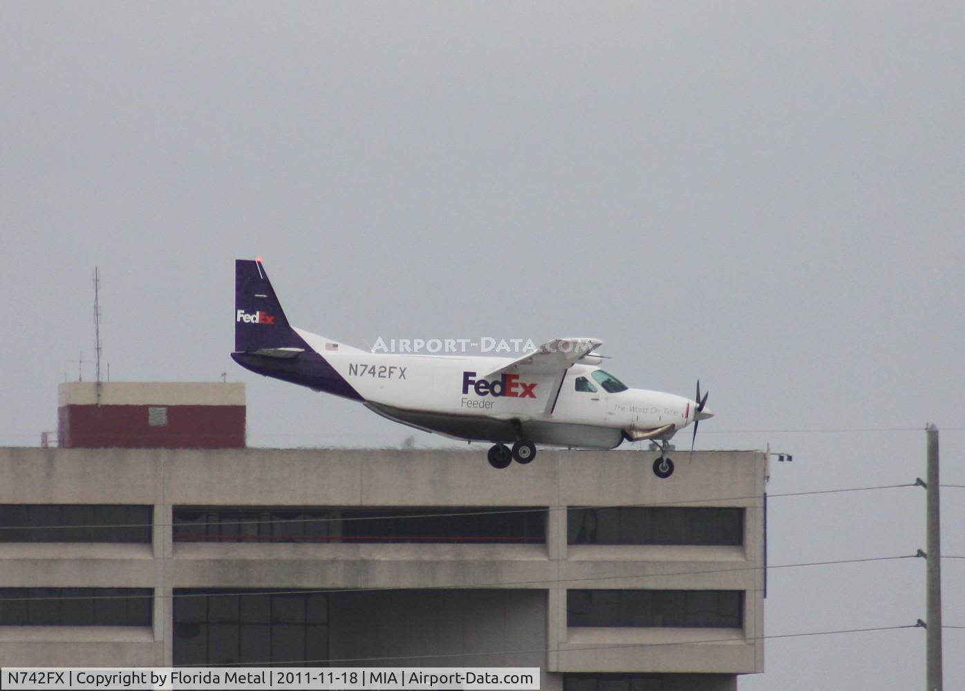 N742FX, 1995 Cessna 208B C/N 208B0489, Fed Ex C208