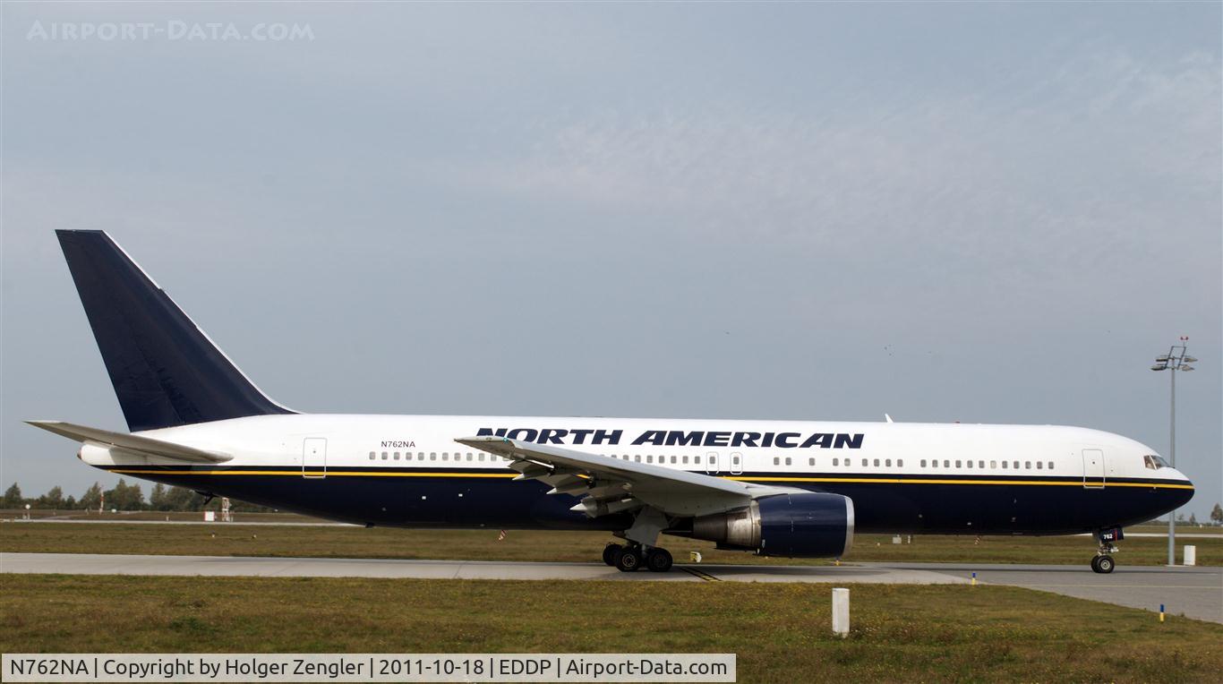 N762NA, 1992 Boeing 767-319/ER C/N 24876, On taxiway to runway 26R....