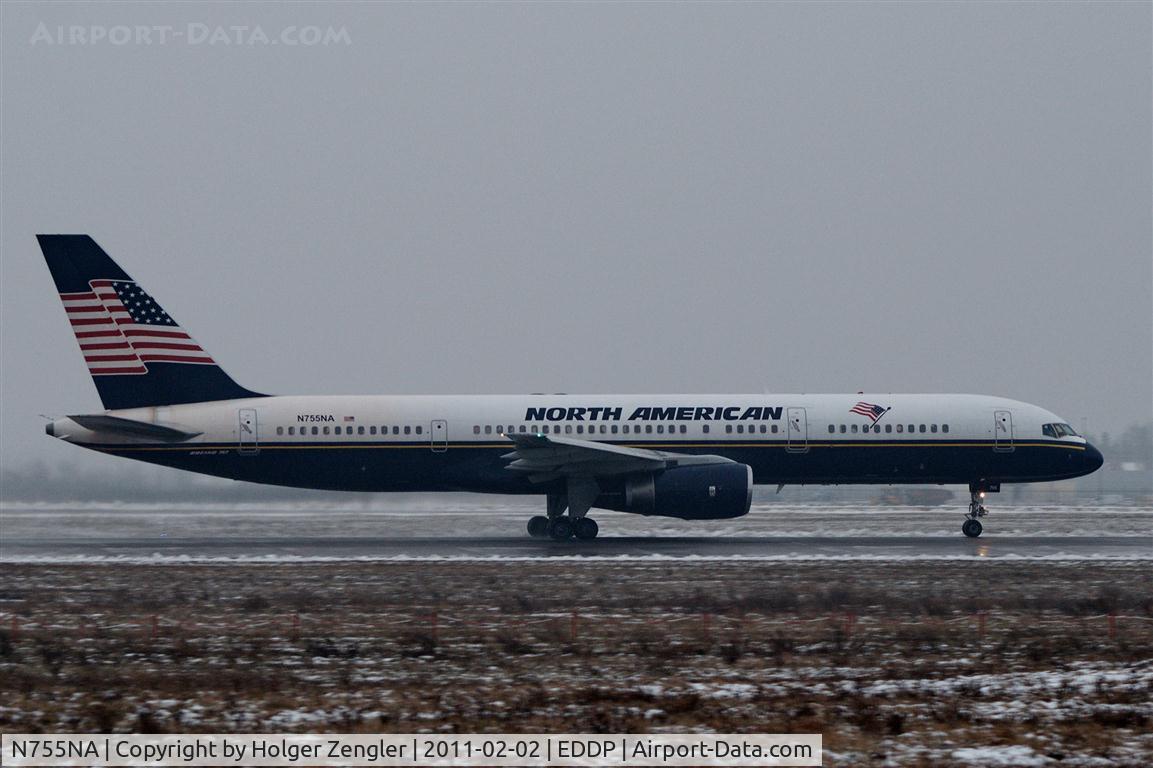 N755NA, 2000 Boeing 757-28A C/N 30043, Roll out to the end of rwy 26R.....