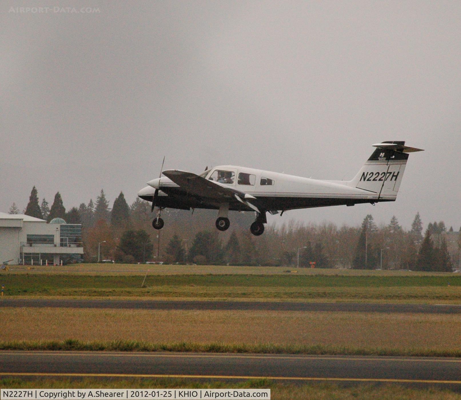 N2227H, 1978 Piper PA-44-180 Seminole C/N 44-7995173, Piper Seminole touching down