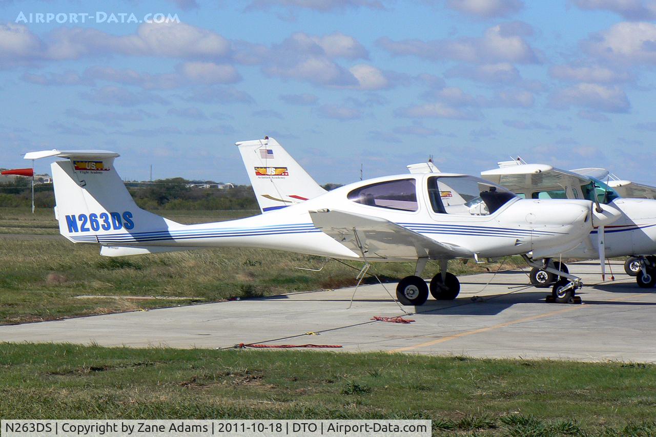 N263DS, Diamond DA-40 Diamond Star C/N 40.263, At Denton Municipal Airport