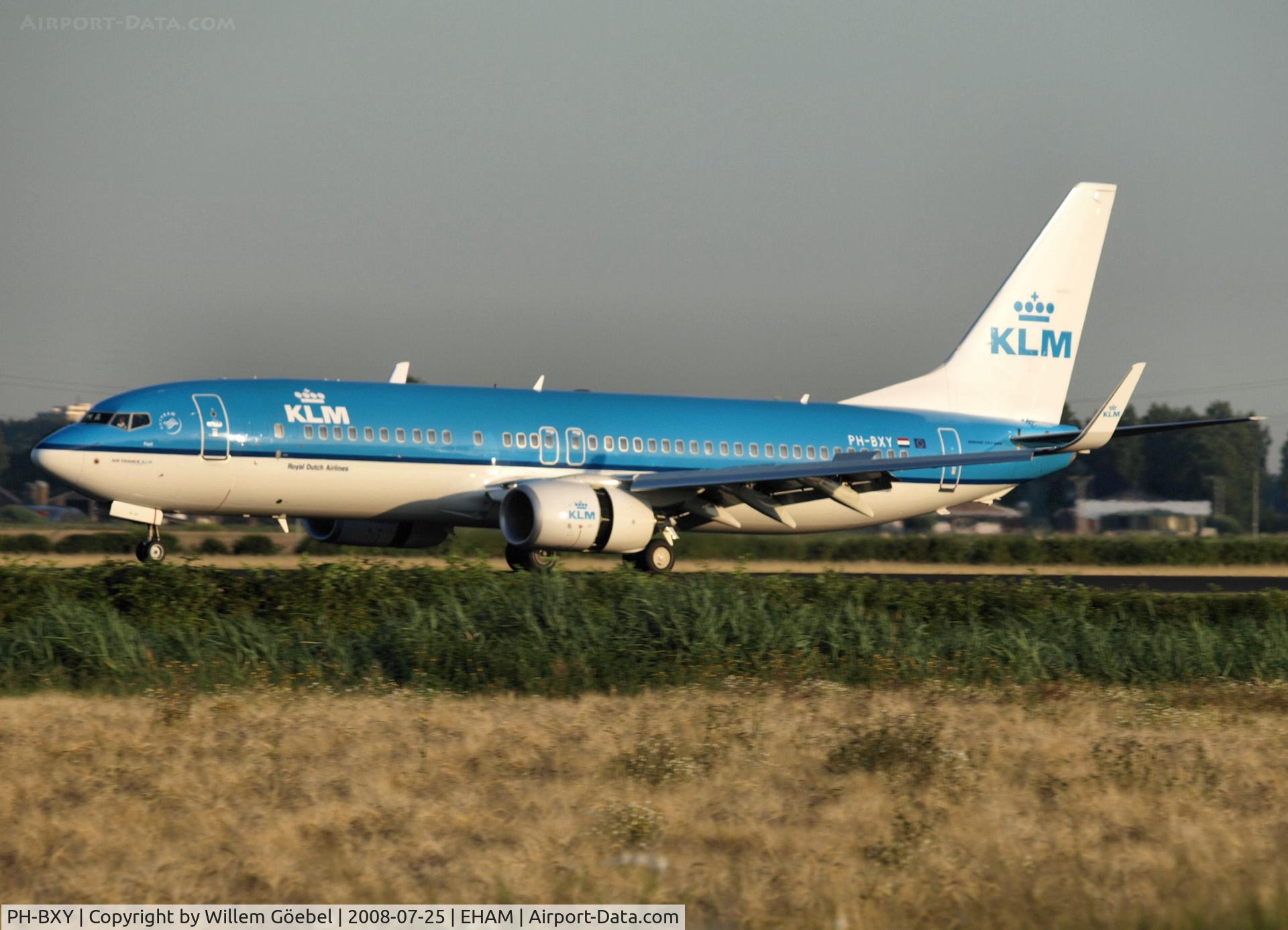 PH-BXY, 2008 Boeing 737-8K2 C/N 30372, Landing on runway R18 of Schiphol Airport