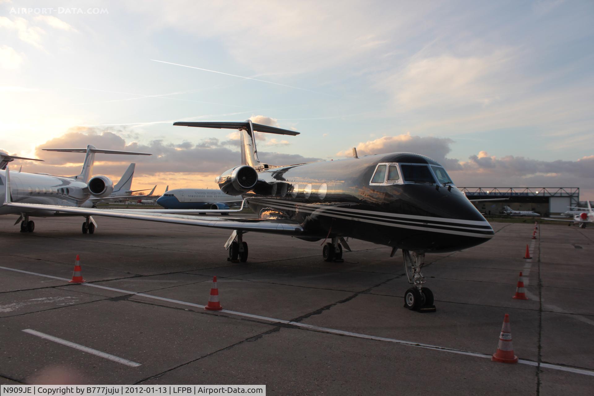N909JE, 1974 Gulfstream Aerospace G1159B C/N 151, on transit at Le Bourget