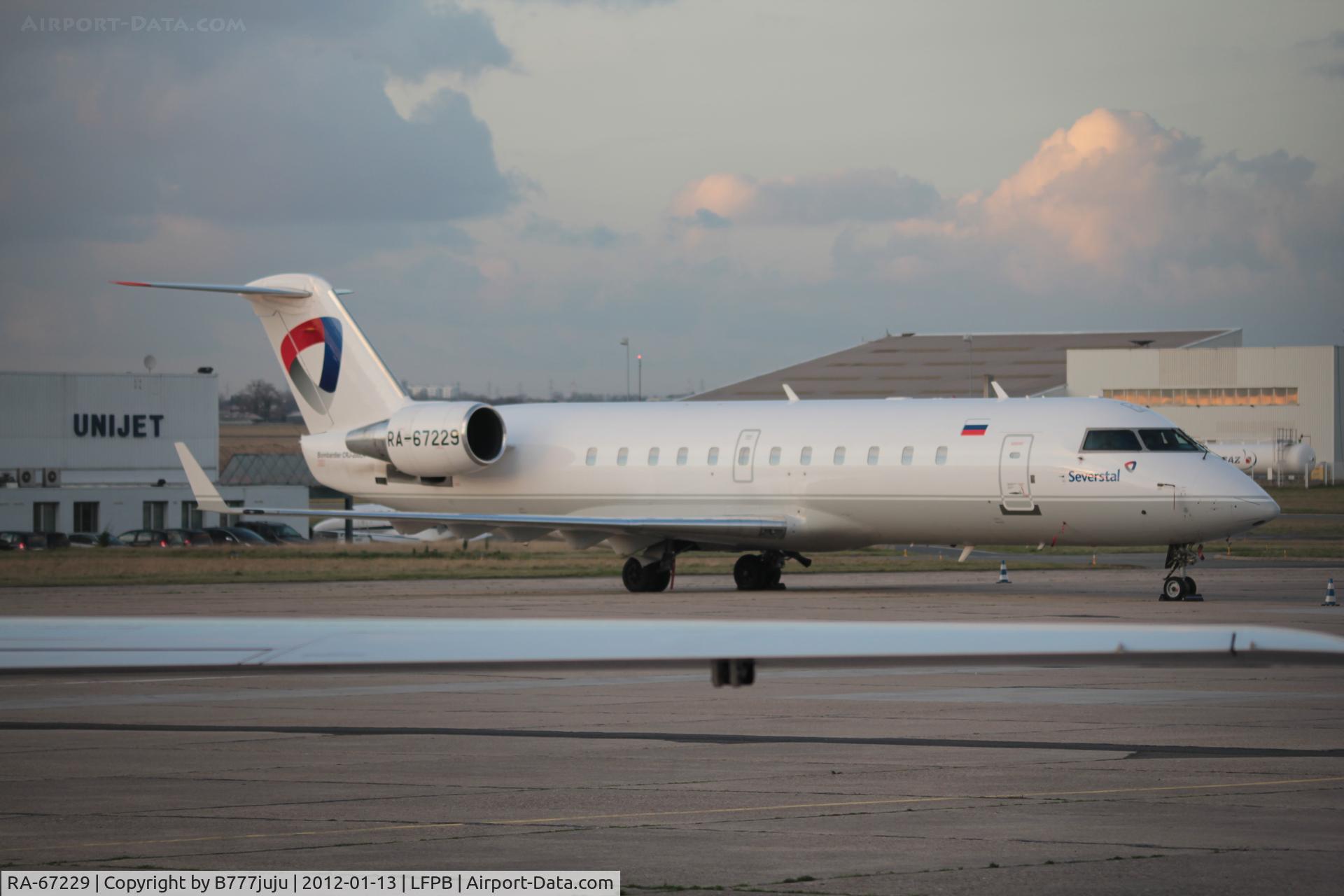 RA-67229, 2000 Canadair CRJ-200LR (CL-600-2B19) C/N 7403, on transit at Le Bourget