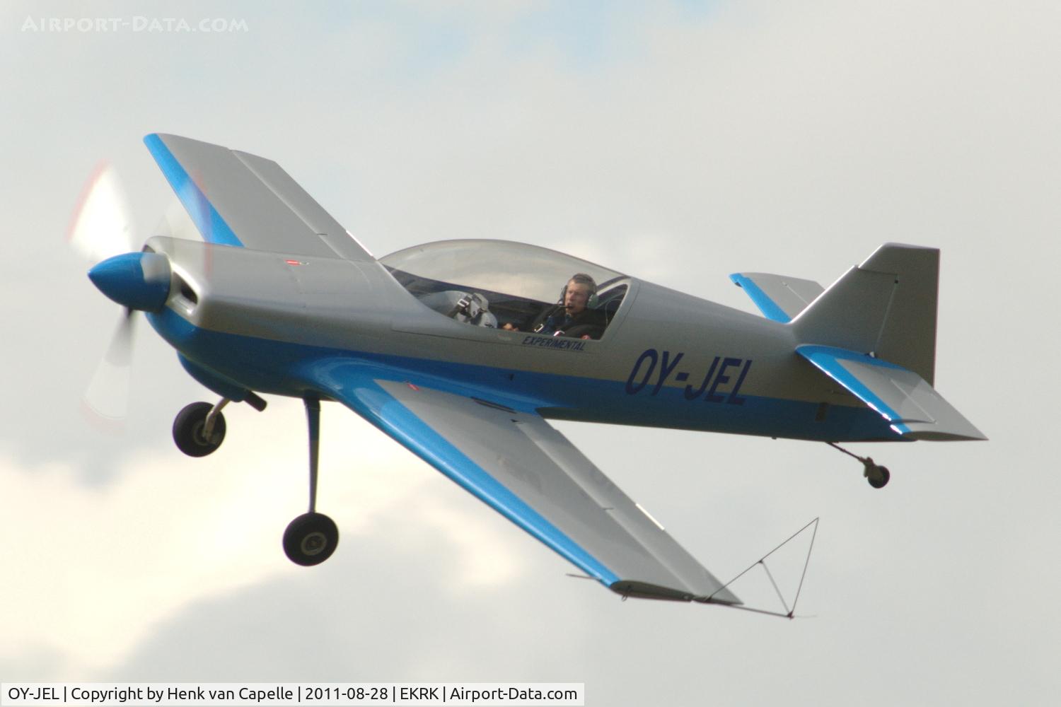 OY-JEL, 1999 Giles G-202 C/N 9705-031, Giles G-202 areobatic kit-plane flying over Roskilde airport, Denmark.