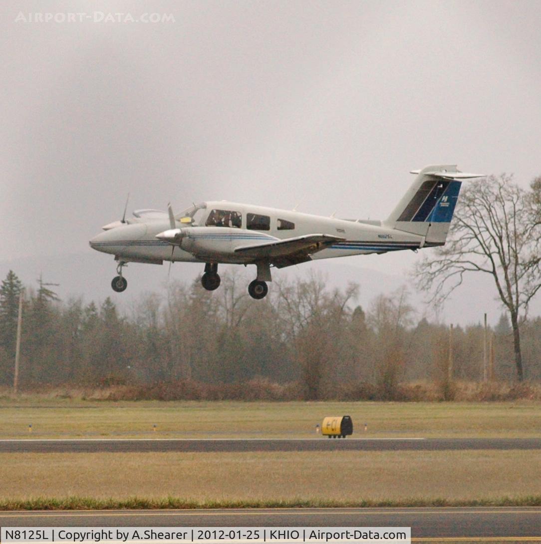 N8125L, 1979 Piper PA-44-180 Seminole C/N 44-8095010, Piper Seminole landing