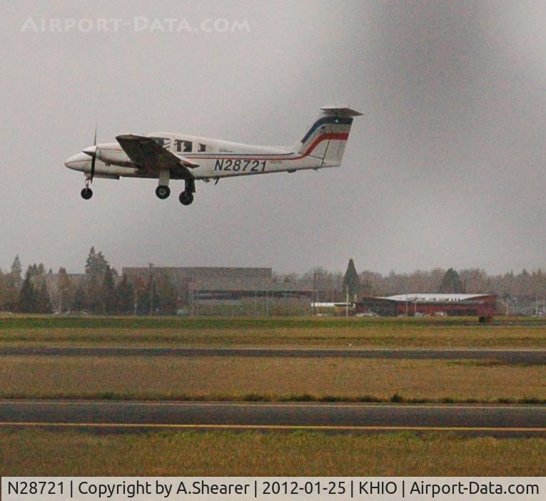 N28721, Piper PA-44-180 Seminole C/N 44-7995296, Piper Seminole landing