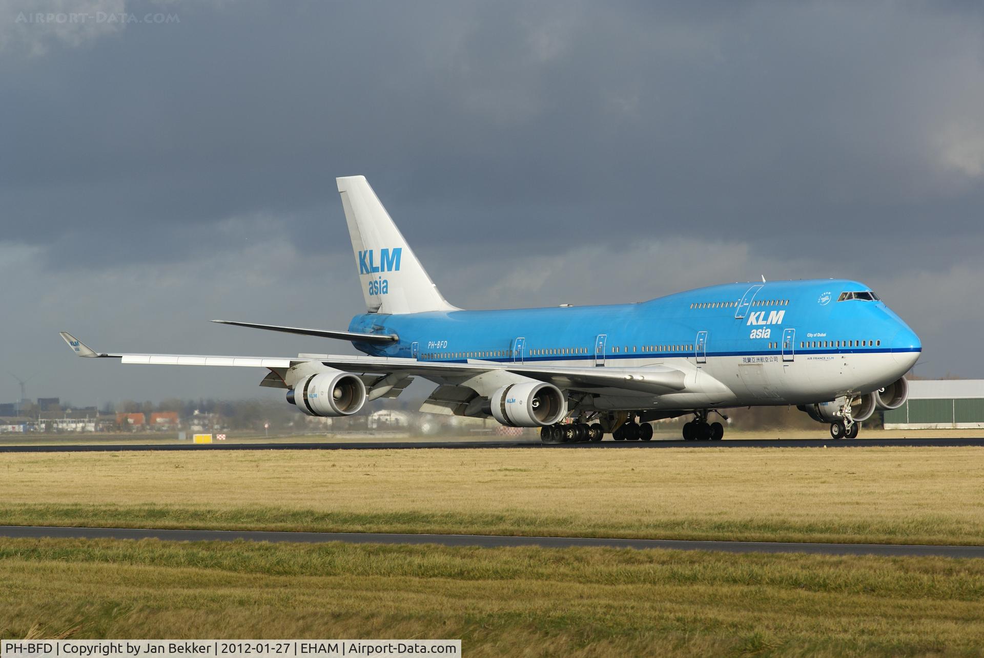PH-BFD, 1989 Boeing 747-406BC C/N 24001, Just after landing on tke 