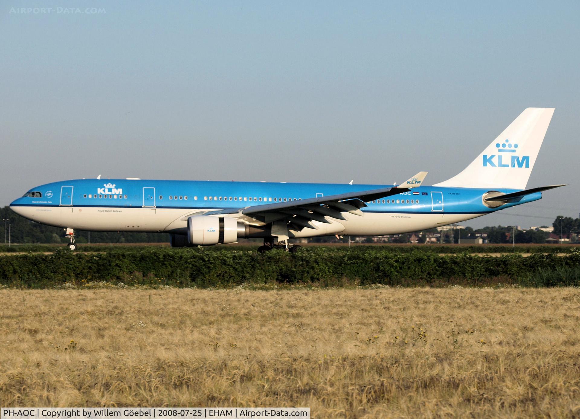 PH-AOC, 2005 Airbus A330-203 C/N 703, Landing on runway R18 of Schiphol Airport