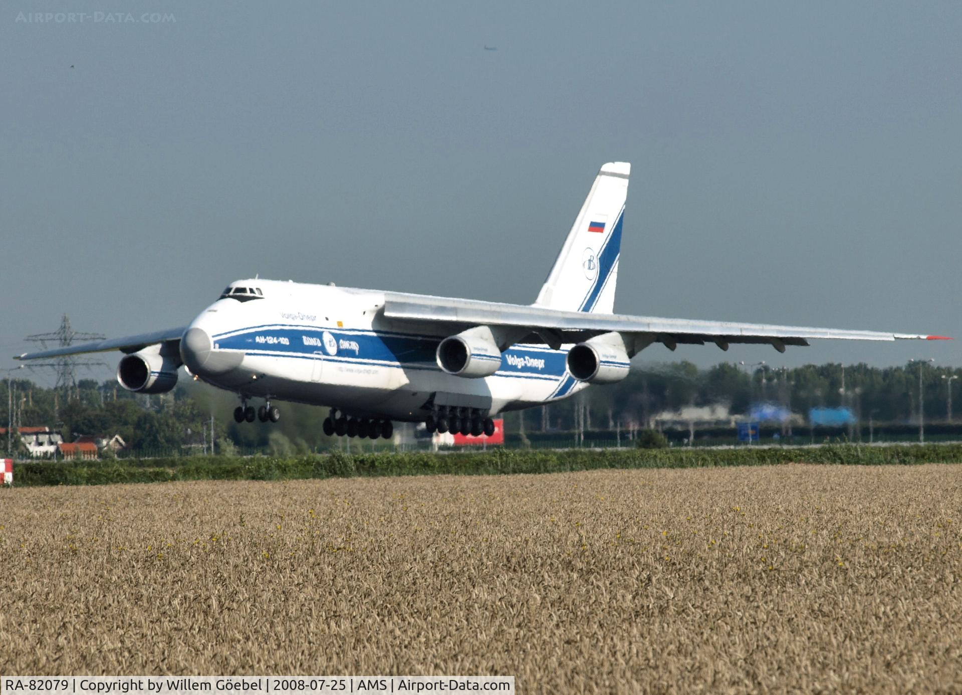 RA-82079, 2000 Antonov An-124-100 Ruslan C/N 9773052062157/0801, Landing on runway R18 of Schiphol Airport