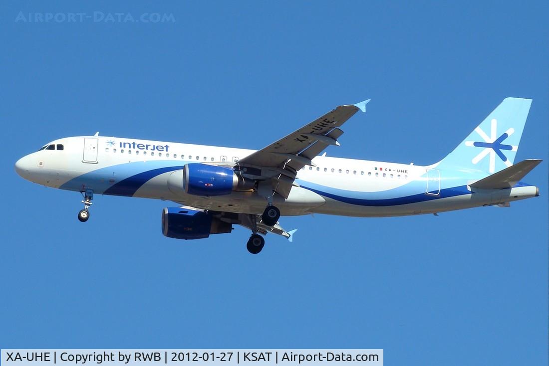 XA-UHE, Airbus A320-214 C/N 3149, On approach 30L