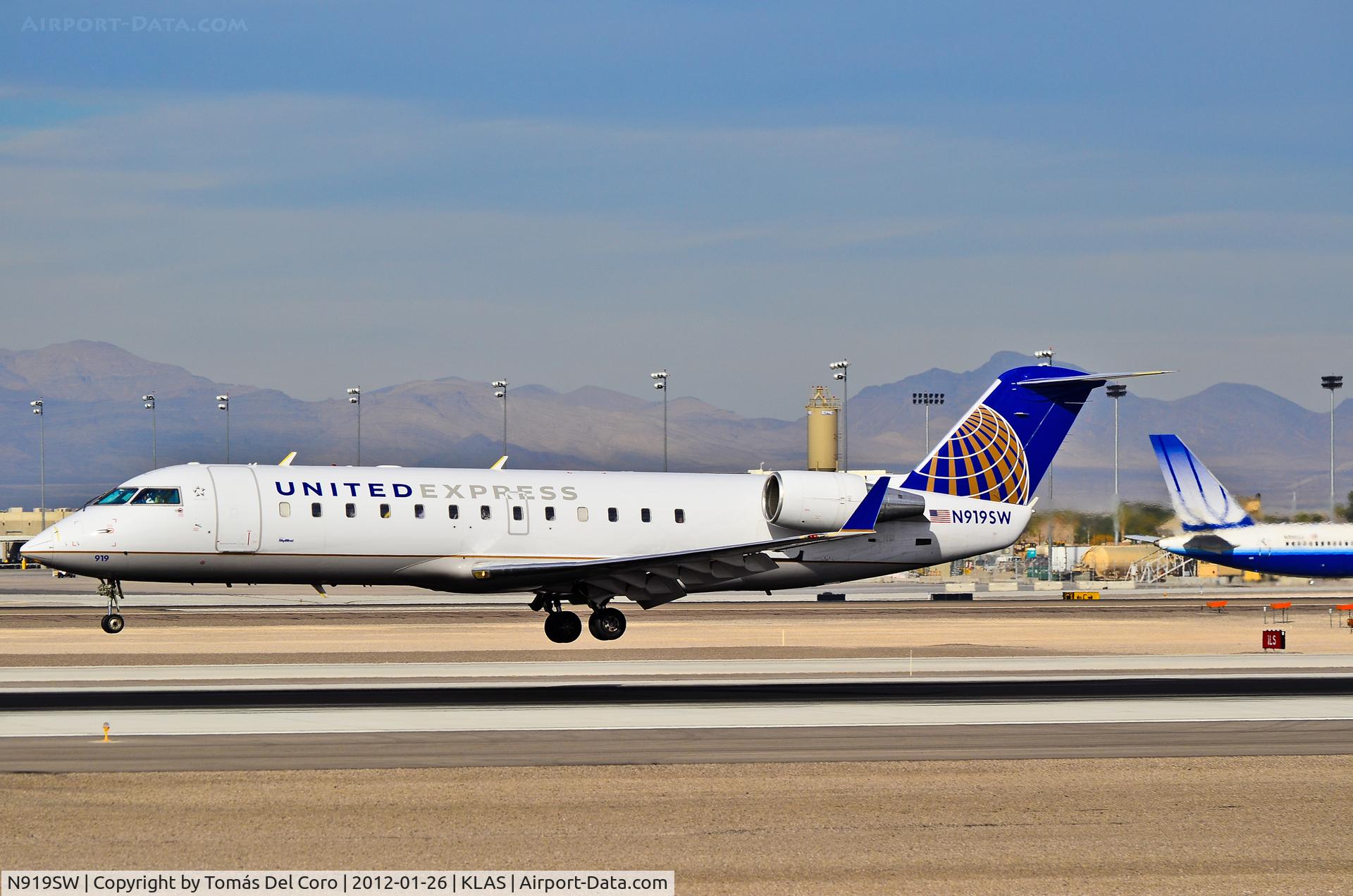 N919SW, 2002 Bombardier CRJ-200LR (CL-600-2B19) C/N 7657, N919SW (SkyWest Airlines) United Express Canadair CL-600-2B19 Regional Jet CRJ-200LR N919SW / 7657 (cn 7657)- Las Vegas - McCarran International (LAS / KLAS)USA - Nevada, January 26, 2012Photo: Tomás Del Coro