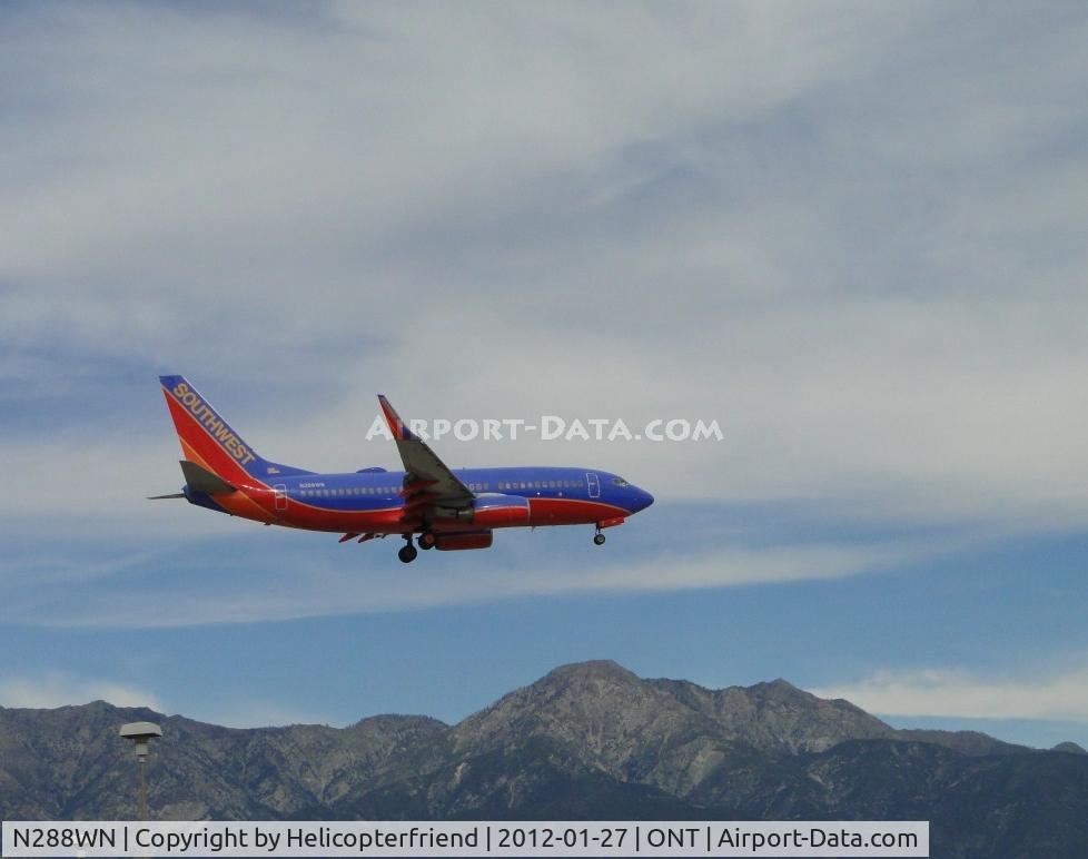 N288WN, 2007 Boeing 737-7H4 C/N 36611, On final for 8L on a very windy day