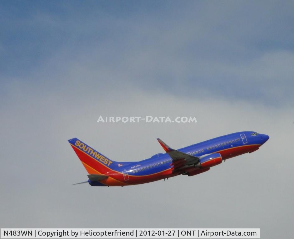 N483WN, 2004 Boeing 737-7H4 C/N 32472, Climbing out after take off from runway 8L