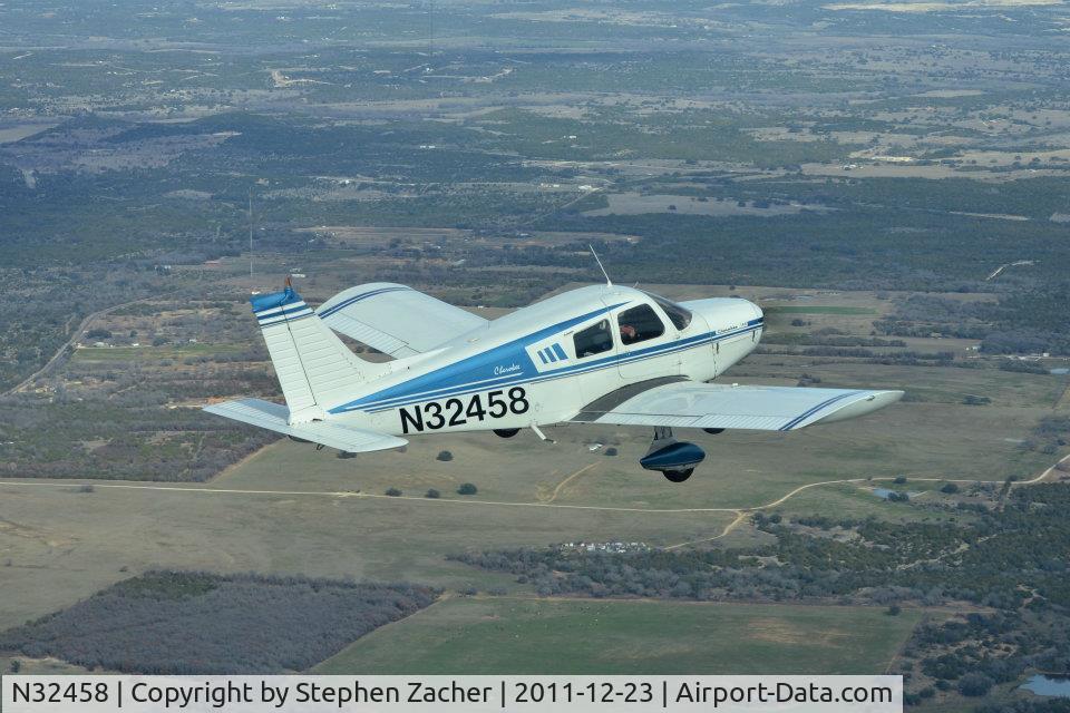 N32458, 1974 Piper PA-28-140 C/N 28-7525070, Formation flying south of DFW.