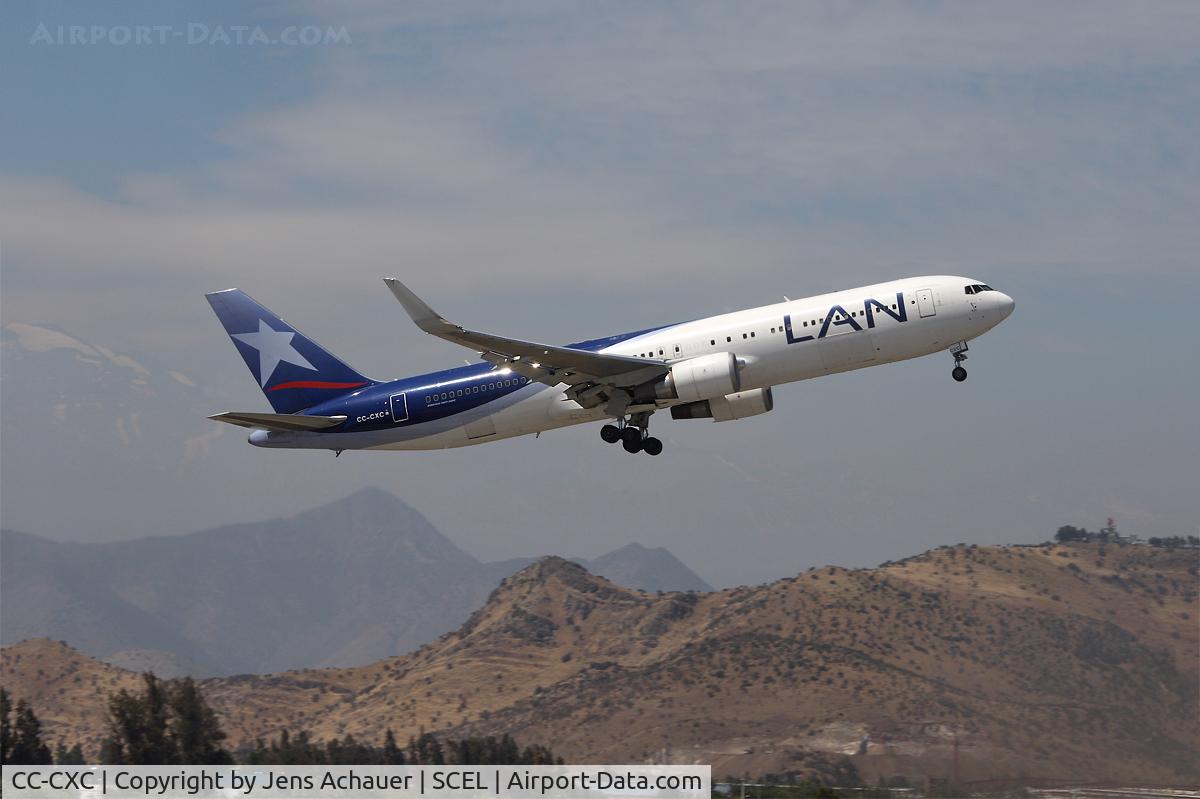 CC-CXC, Boeing 767-316/ER C/N 36710/962, Taking off