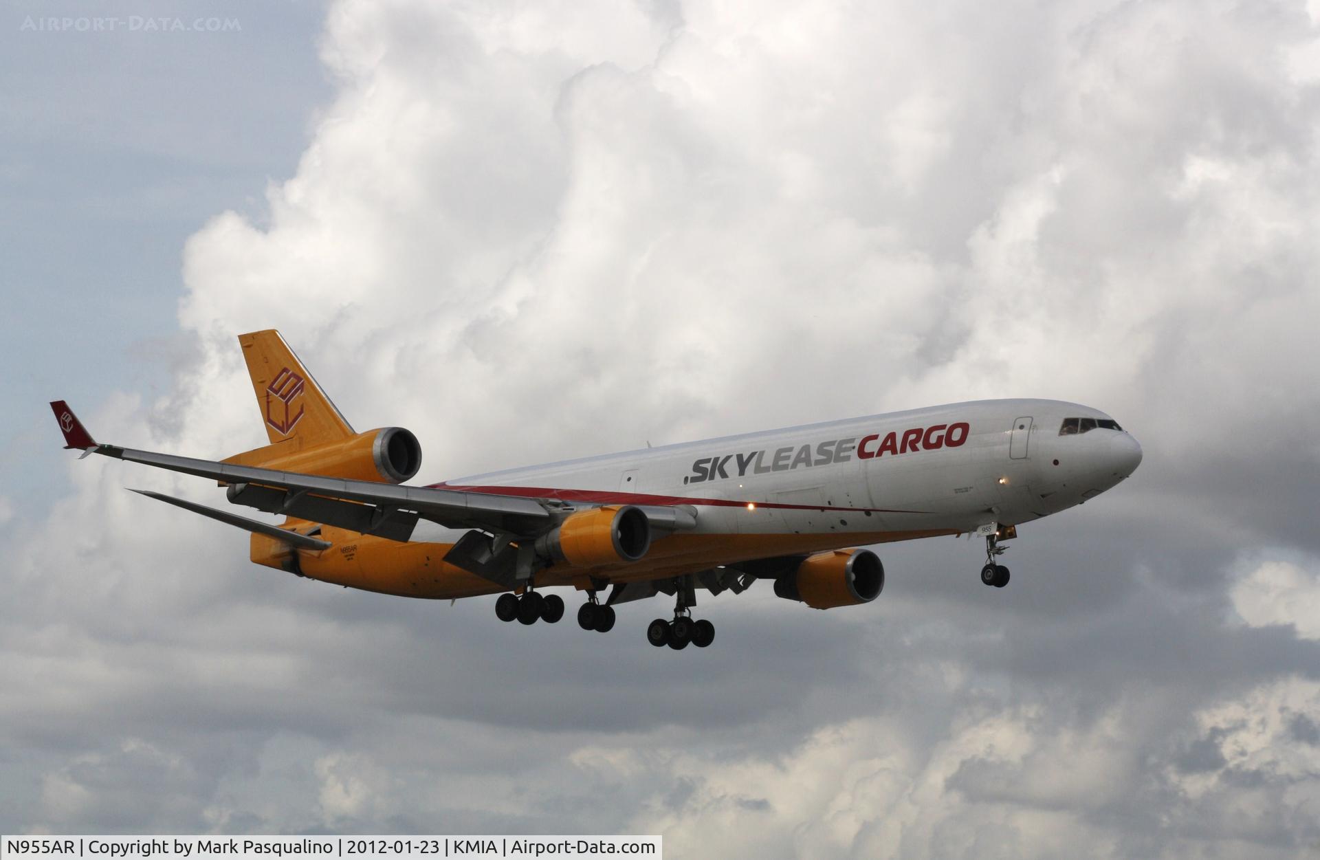 N955AR, 1992 McDonnell Douglas MD-11F C/N 48496, MD-11F