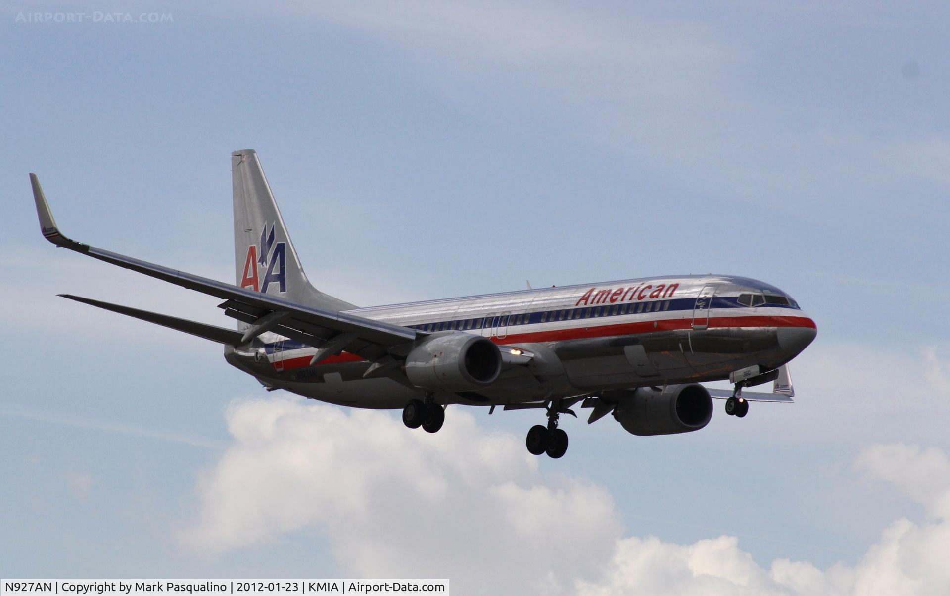 N927AN, 2000 Boeing 737-823 C/N 30077, Boeing 737-800