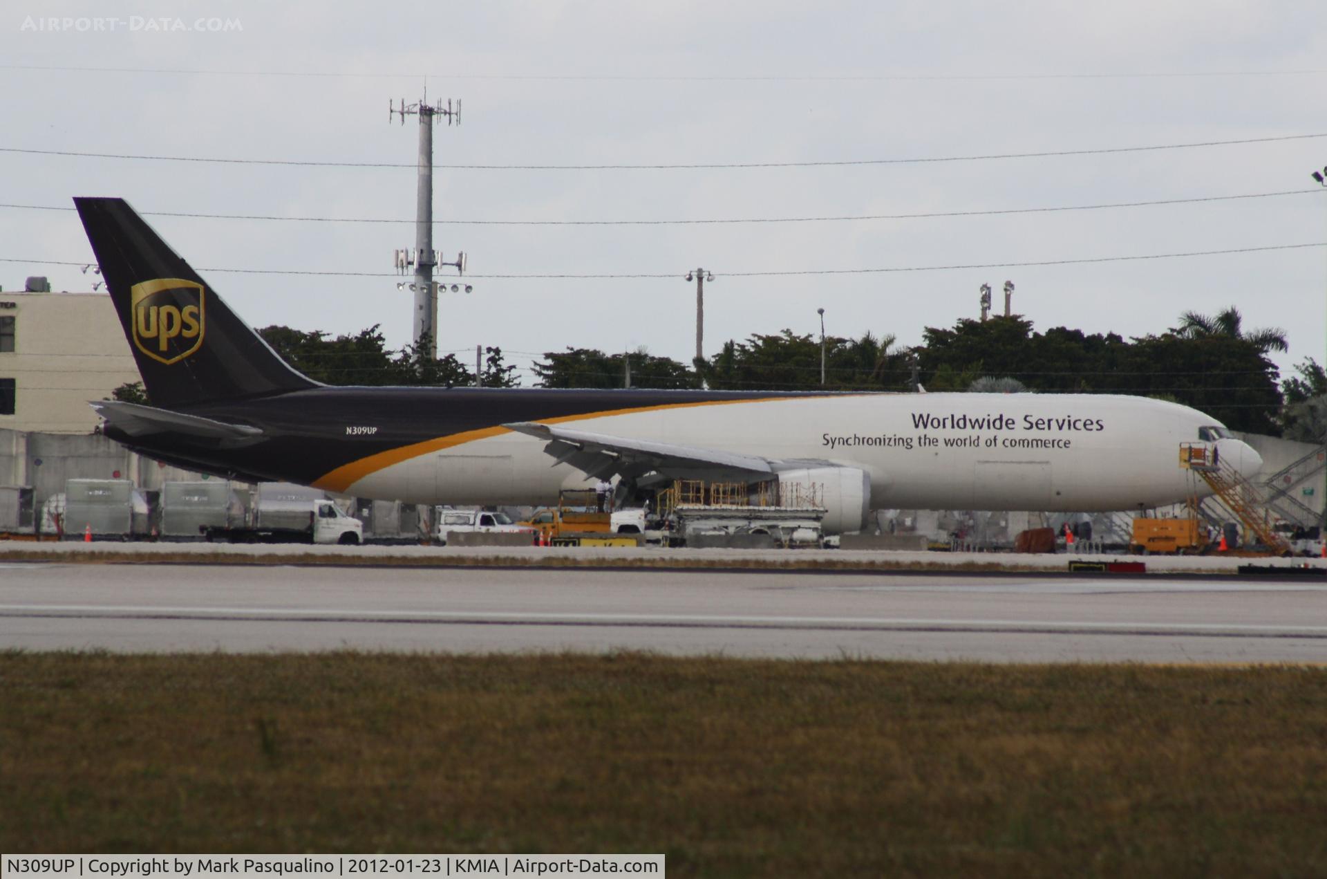 N309UP, 1996 Boeing 767-34AF C/N 27740, Boeing 767-300F